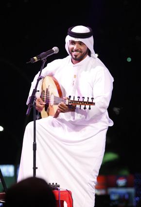العامري يحتفل بالعيد الوطني الإماراتي مع زوار القرية العالمية
